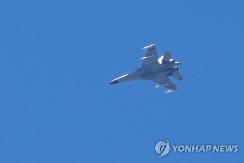 대만 인근 비행하는 미사일 탑재 중국군 항공기