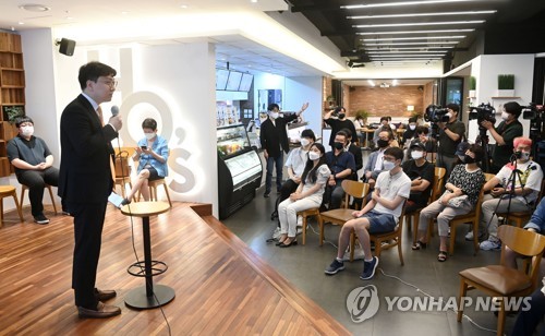 '국민의힘 바로 세우기' 대토론회에서 발언하는 신인규 전 국민의힘 상근부대변인