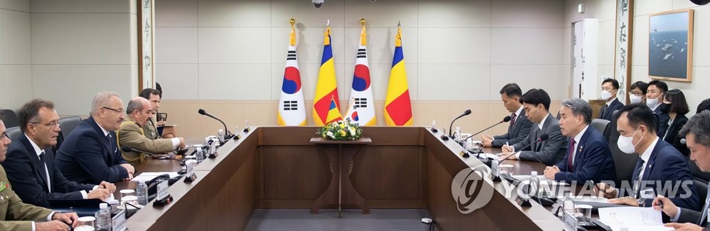 이종섭 장관, 루마니아 국방부 장관과 회담