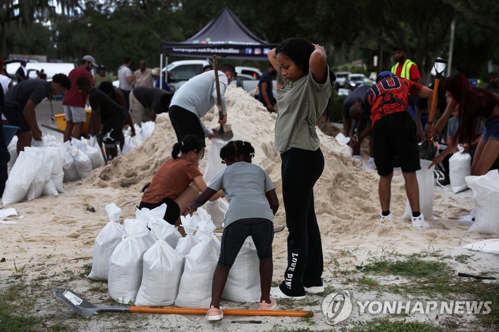 허리케인 '이안' 대비하는 미국 플로리다 시민들