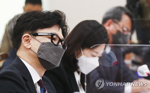 질의 듣는 한동훈 법무부 장관