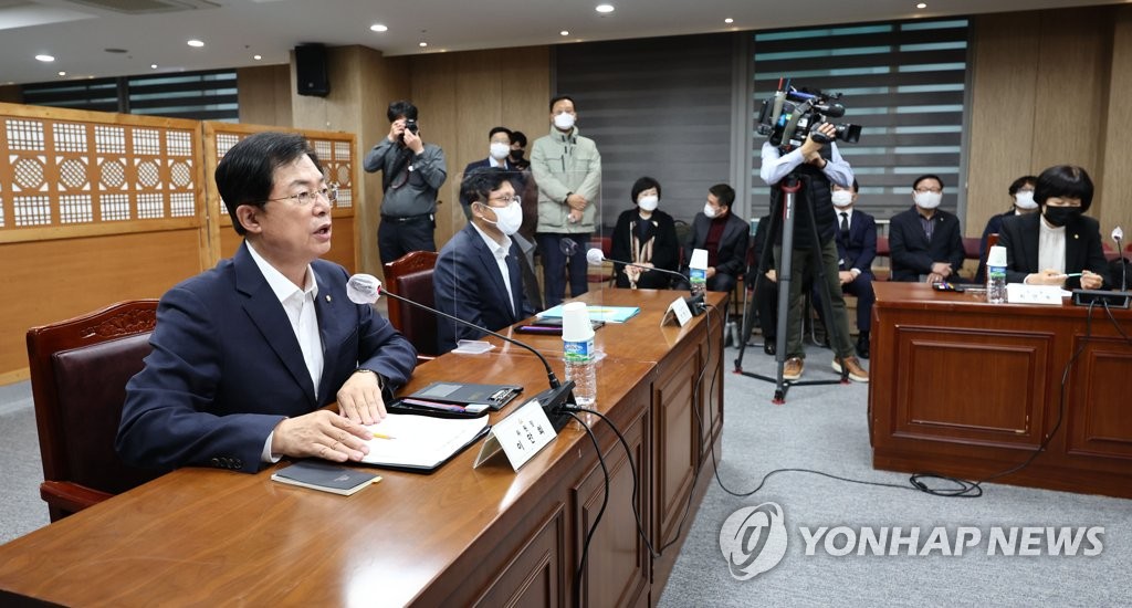 발언하는 이만희 위원장