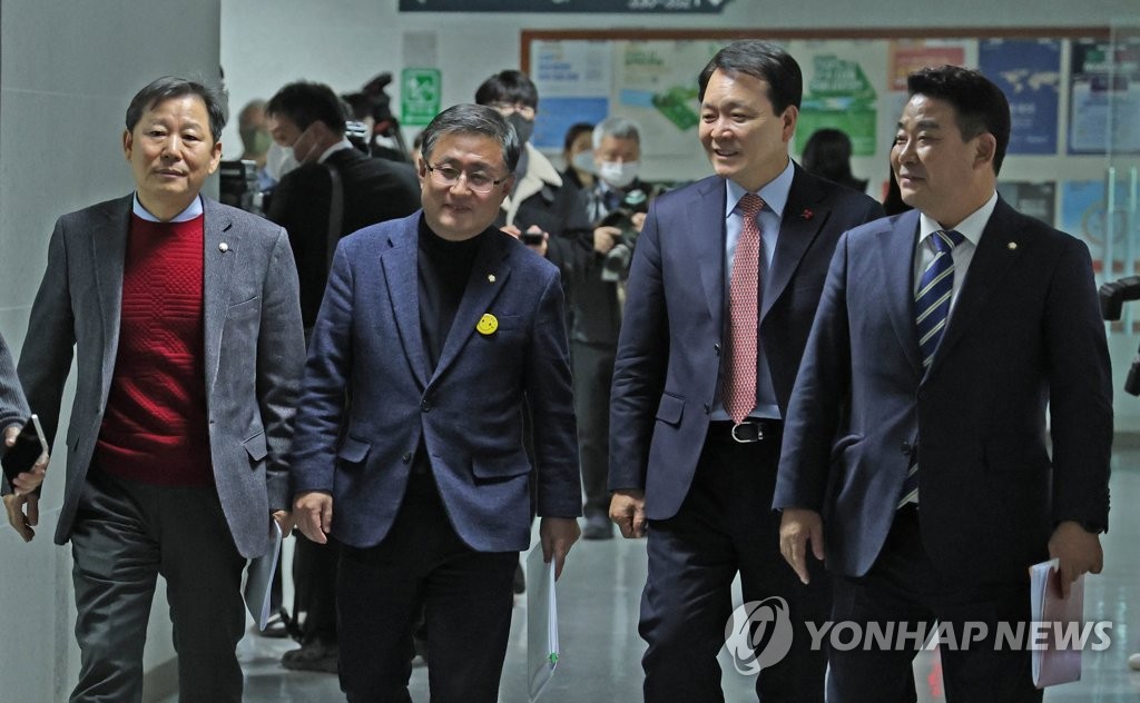 협상장 이동