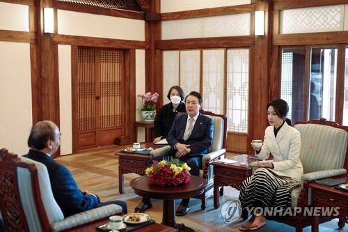 윤 대통령 부부, 청와대 상춘재에서 베트남 국가주석과 차담