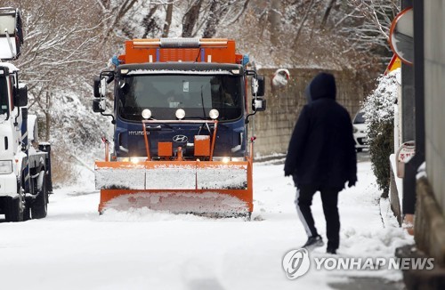 폭설에 제설작업 총력