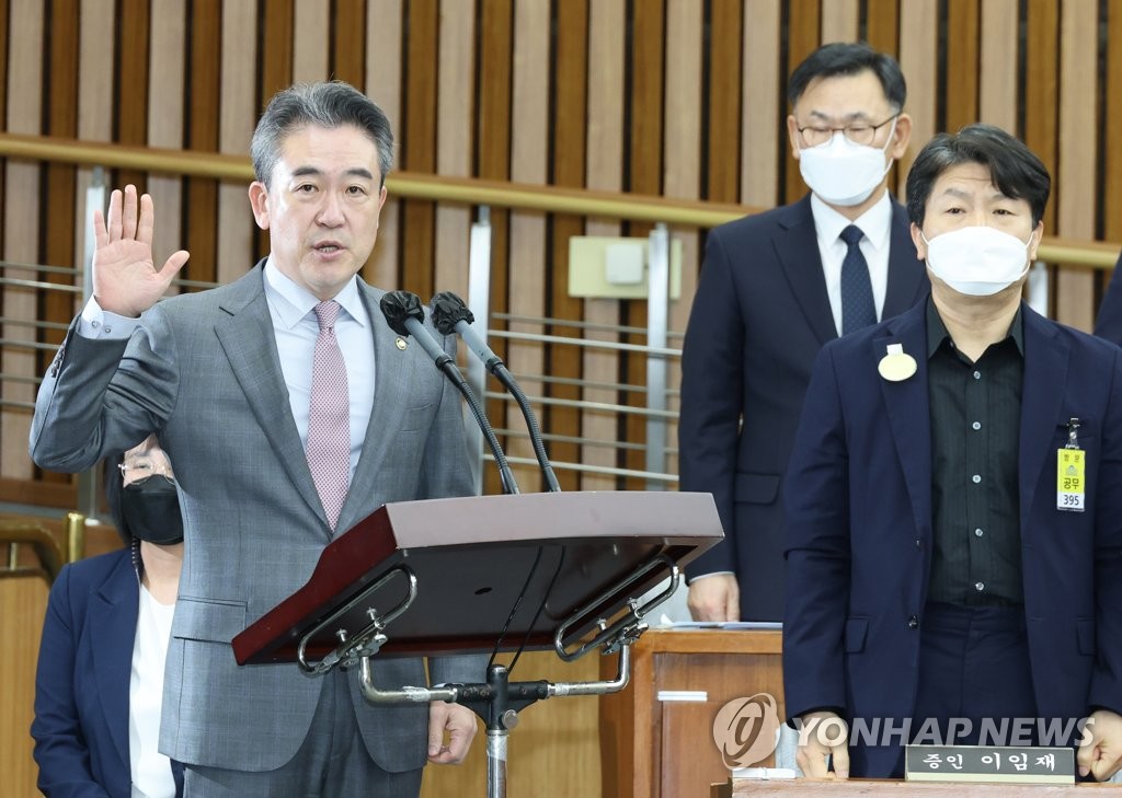 청문회 참석한 윤희근 경찰청장과 이임재 전 용산경찰서장