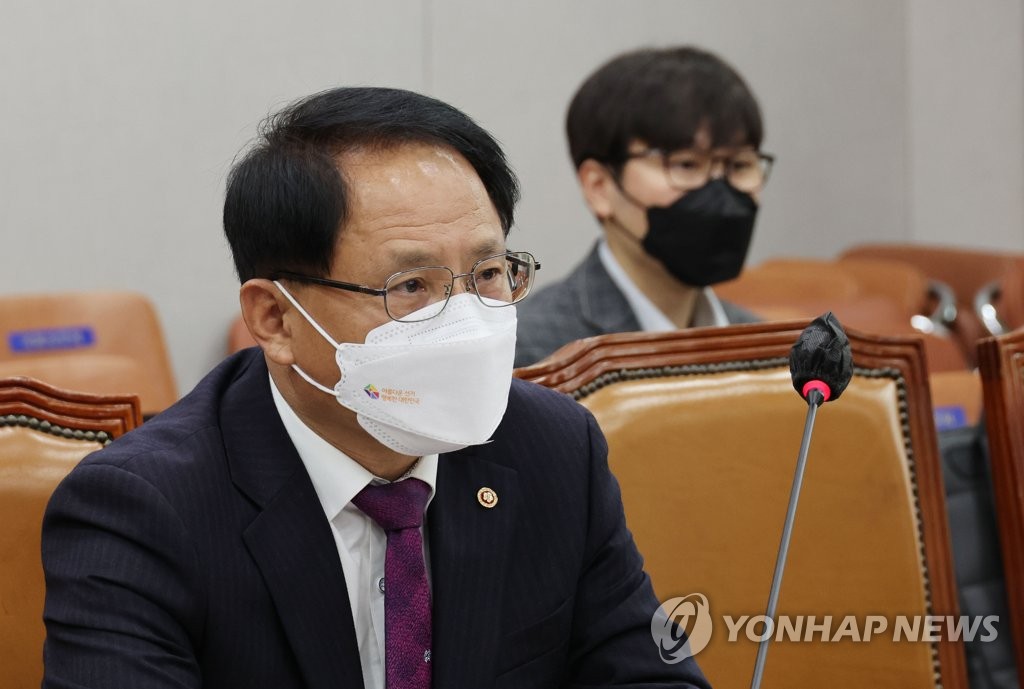 정치개혁특위 전체회의 출석한 박찬진 중앙선관위 사무총장