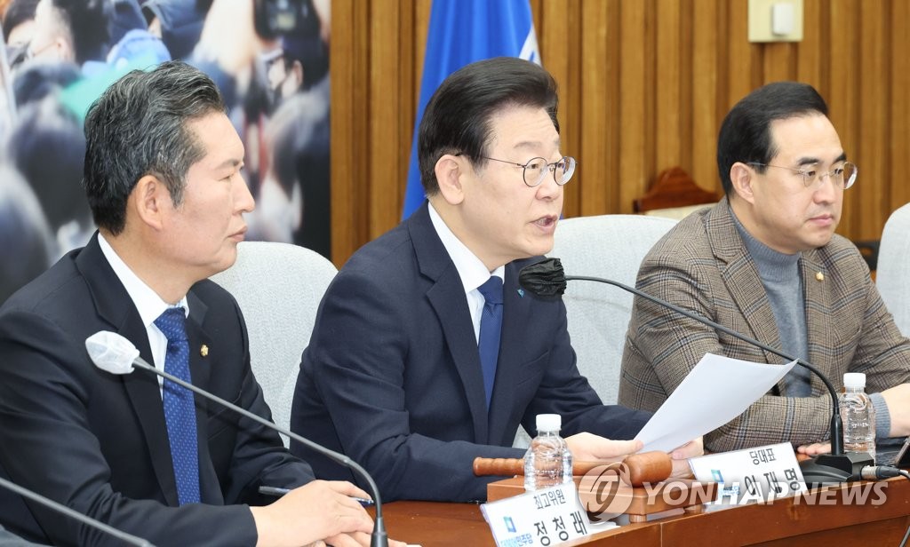 발언하는 이재명 대표
