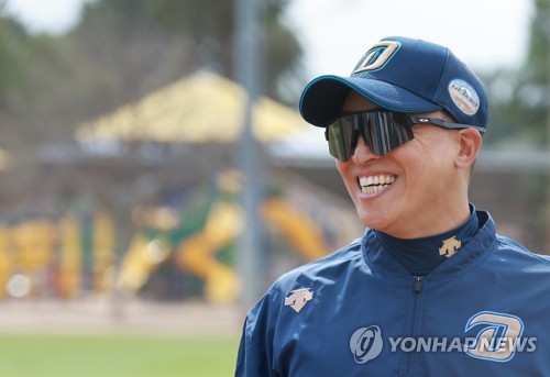 밝게 웃는 손아섭