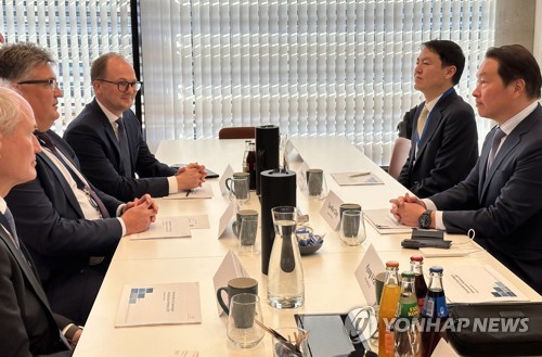CIP CEO 면담하는 최태원 회장