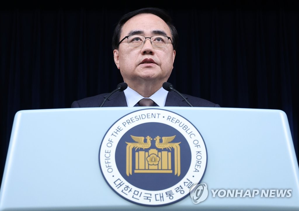 Kim Sung-han, then the national security adviser, gives a press briefing at the presidential office in Seoul on March 23, 2023. (Yonhap)