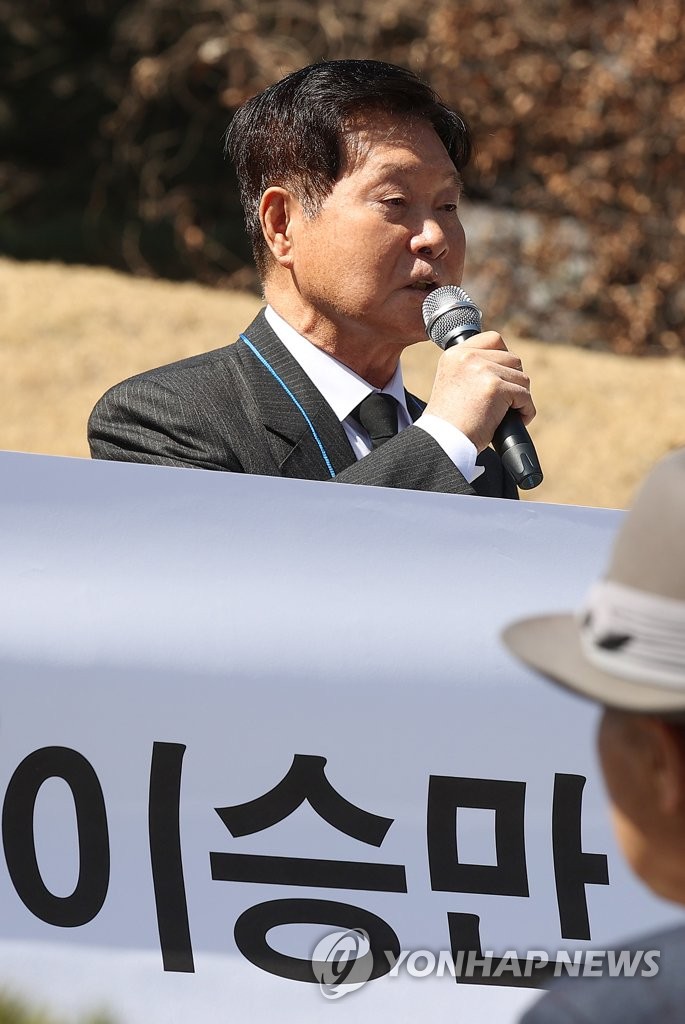기념사하는 한화갑 전 의원