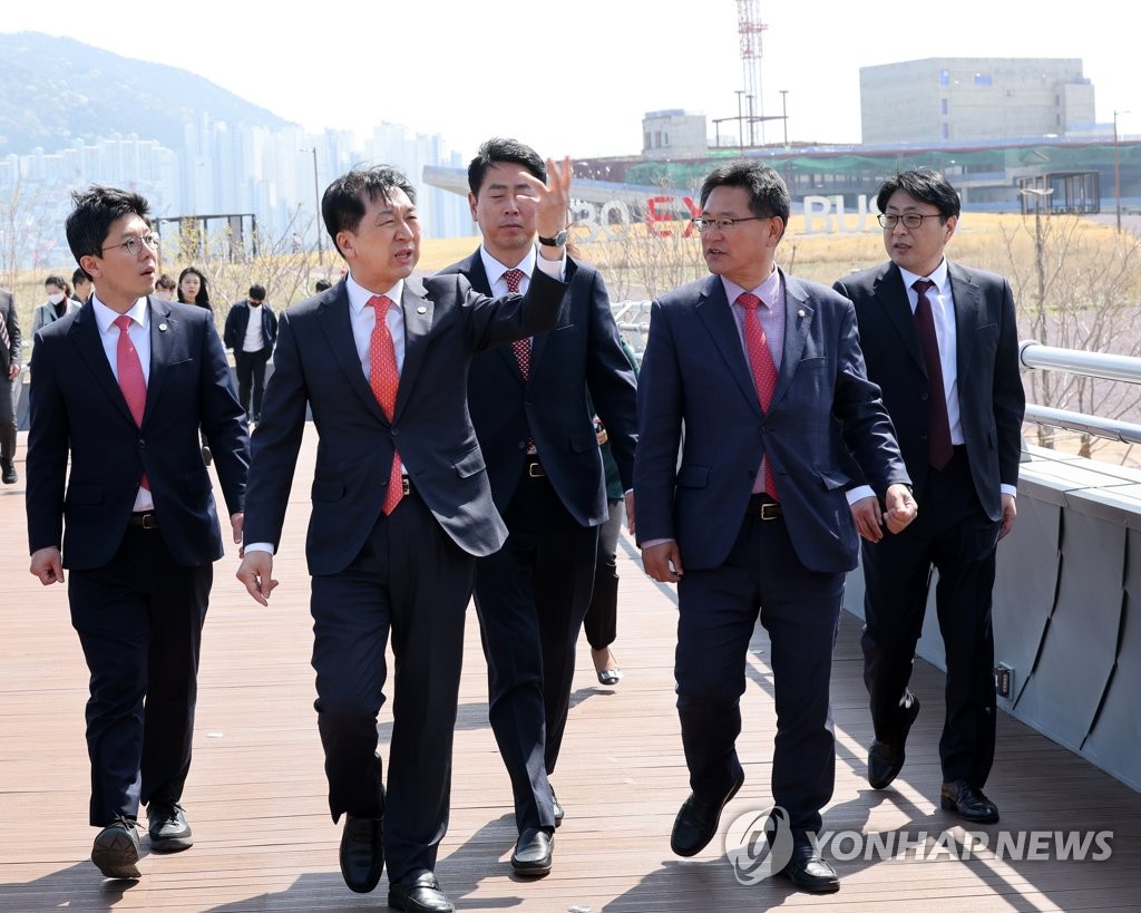 부산 북항 찾은 국민의힘 지도부