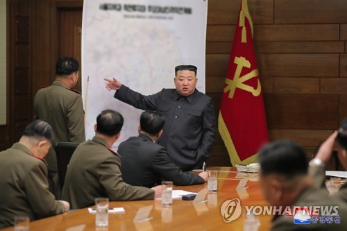 북한 김정은, 당중앙군사위 주재…"전쟁억제력 더 공세적 확대"