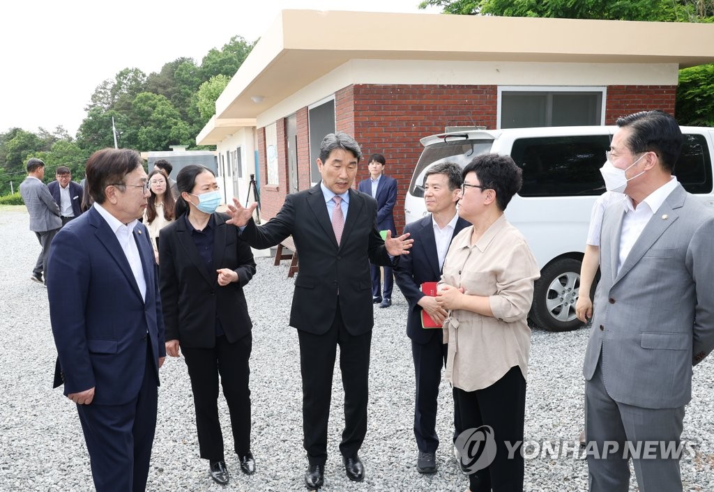 이주호 부총리, 학교폭력 피해학생 지원기관 방문