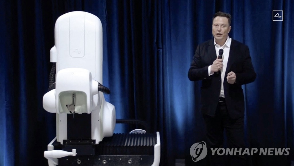 머스크 뉴럴링크, 인간 뇌에 칩 이식 임상시험 승인받아