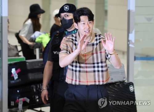손흥민, 시즌 마치고 귀국