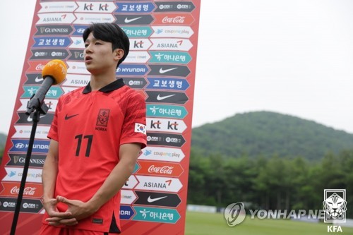 취재진 질문에 답하는 U-17 대표팀 양민혁