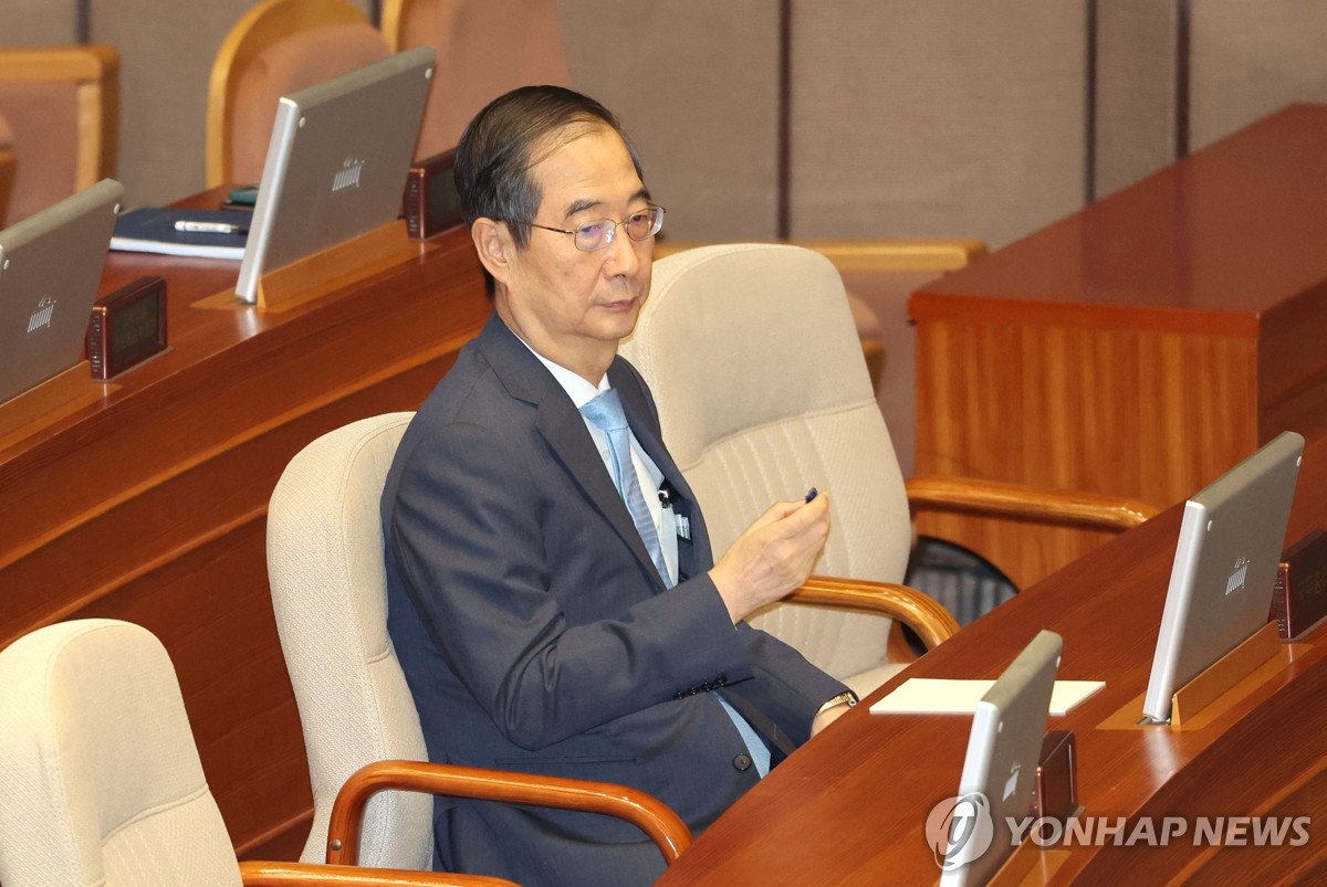 본회의 참석한 한덕수 총리