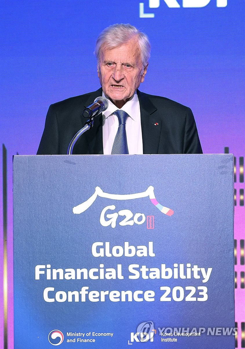금융안정 컨퍼런스 기조연설하는 장-클로드 트리셰 ECB 전 총재