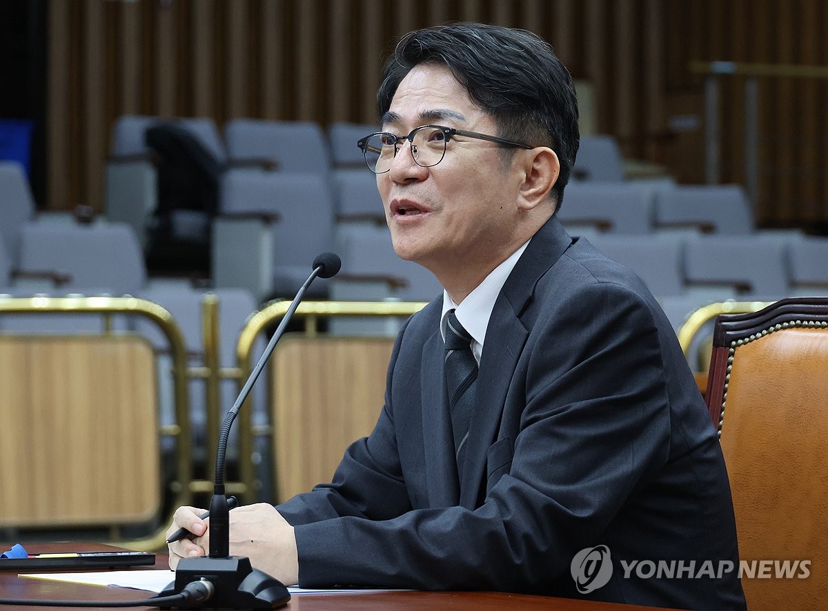 인사청문회 출석한 이균용 후보자