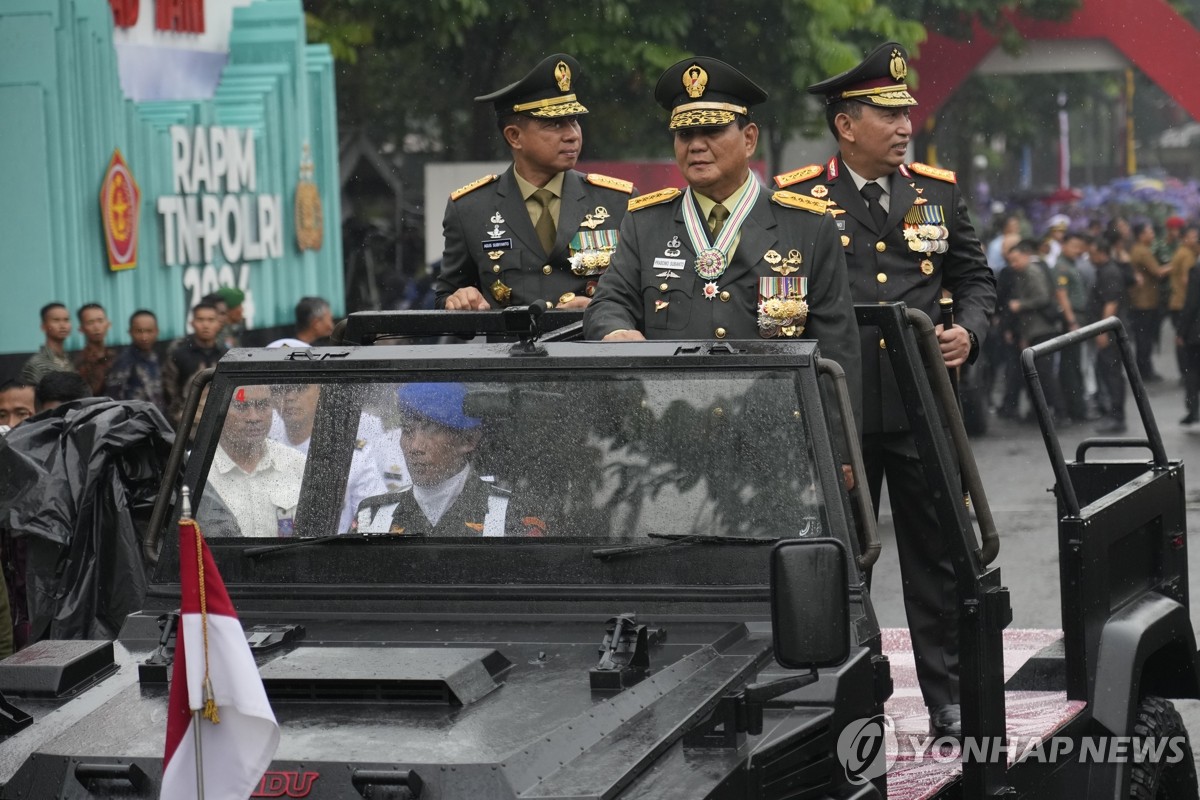인도네시아 차기 대통령 유력 인사의 사열식
