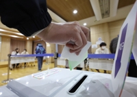韓国総選挙の投票始まる　１１日未明に大勢判明