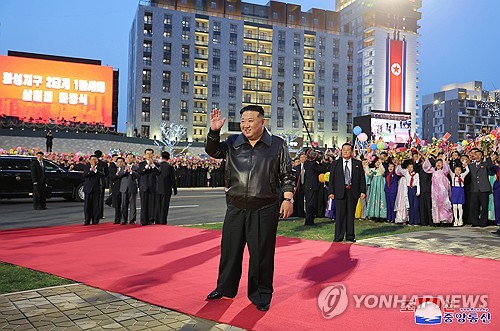 الزعيم الكوري الشمالي يحضر حفل استكمال بناء 10 آلاف منزل