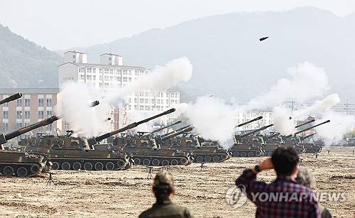 육군 수도군단, 철원서 포사격 훈련…자주포 30문 투입