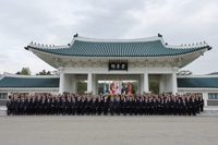 S. Korean diplomats visit Nat'l Cemetery