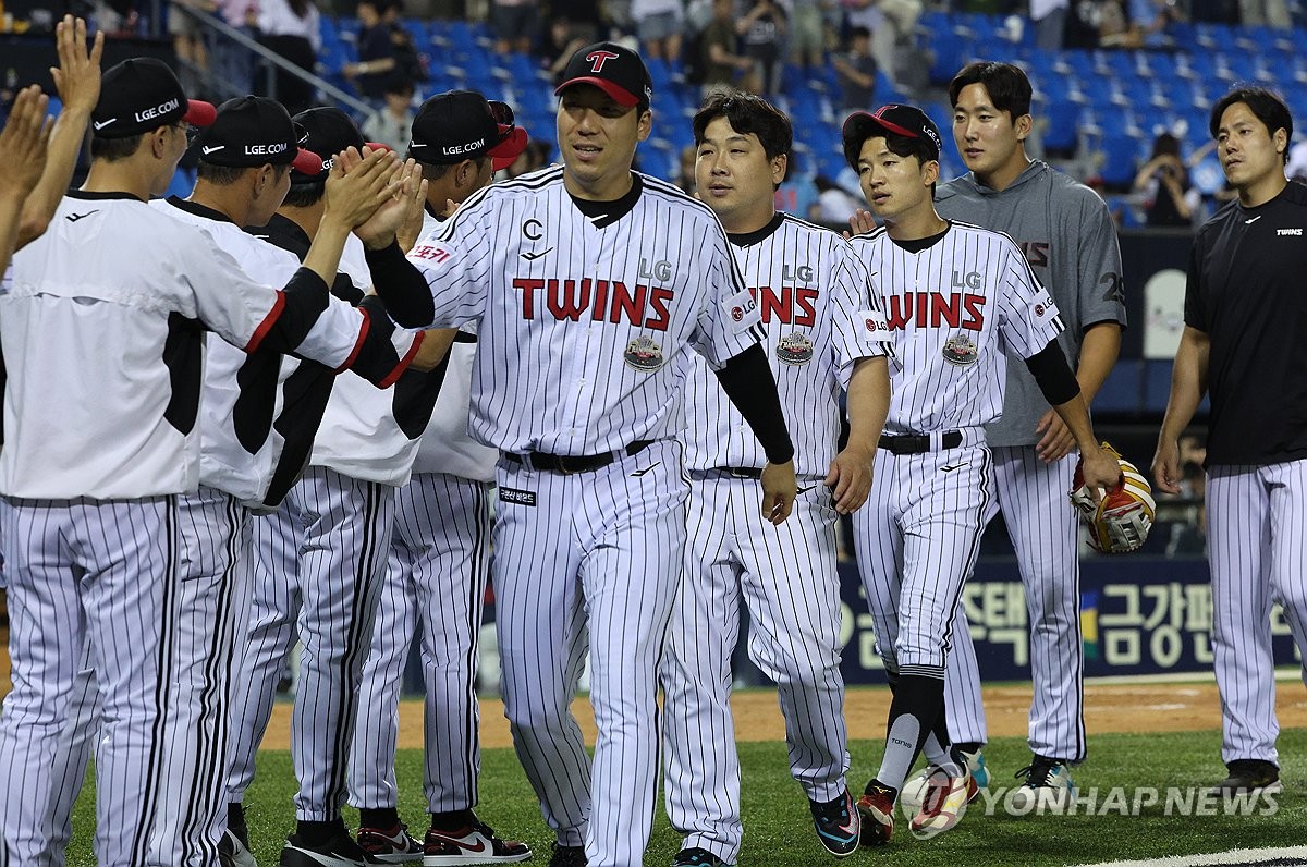 롯데에 5-3으로 승리한 LG