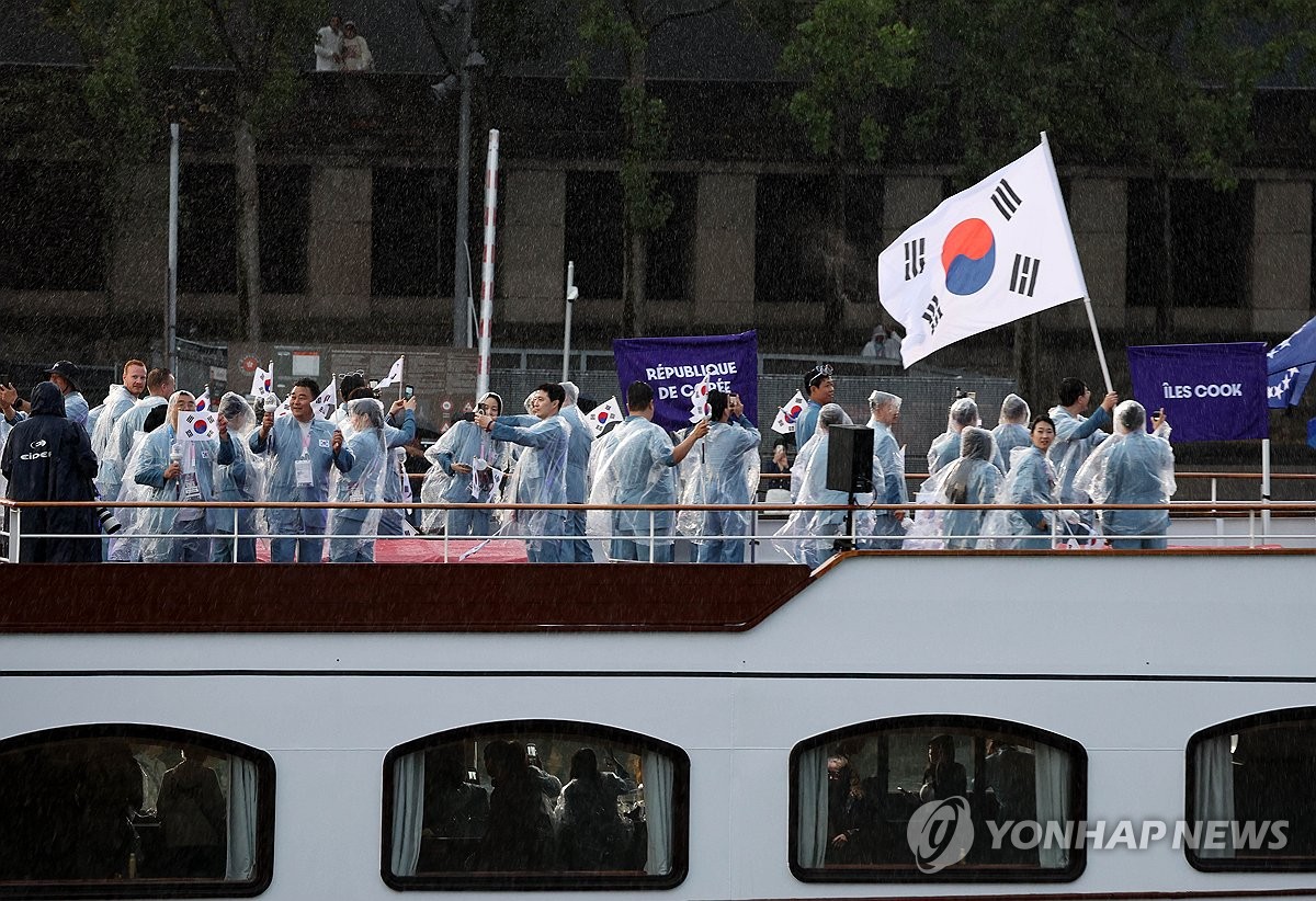 파리 센강의 한국 선수단