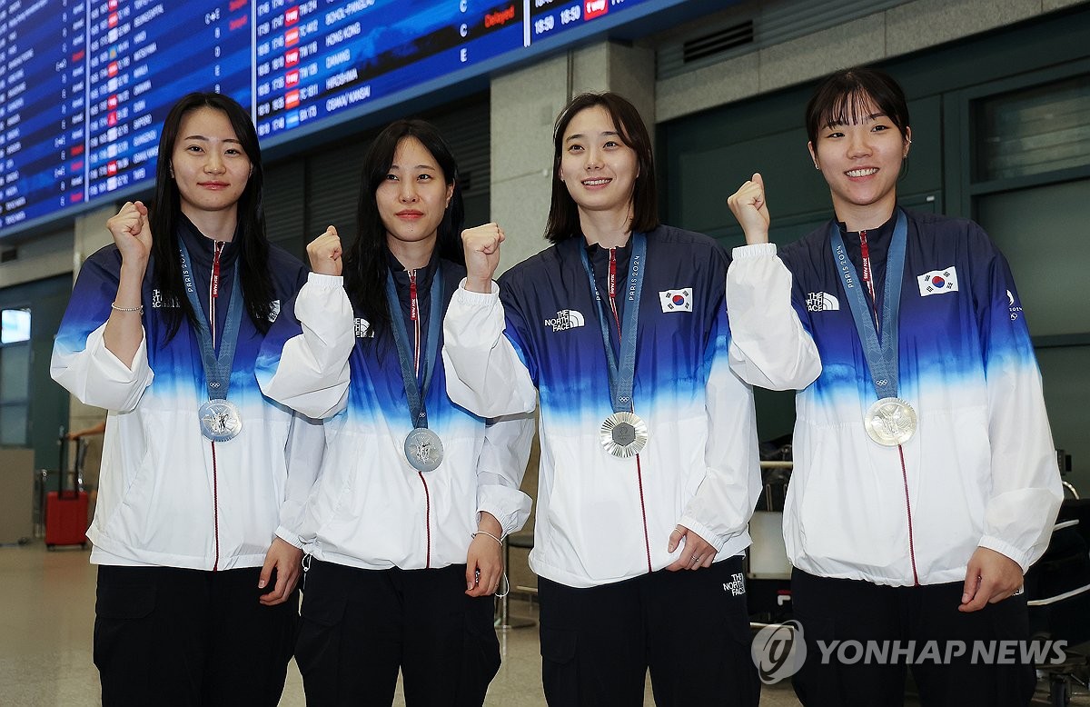 한국 돌아온 펜싱 사브르 여자 국가대표팀 선수들