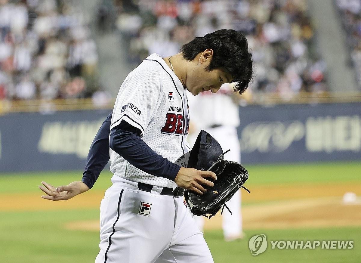 Doosan Bears starter Gwak Been reacts after allowing four runs against the KT Wiz during the teams' Korea Baseball Organization wild card game at Jamsil Baseball Stadium in Seoul on Oct. 2, 2024. (Yonhap)