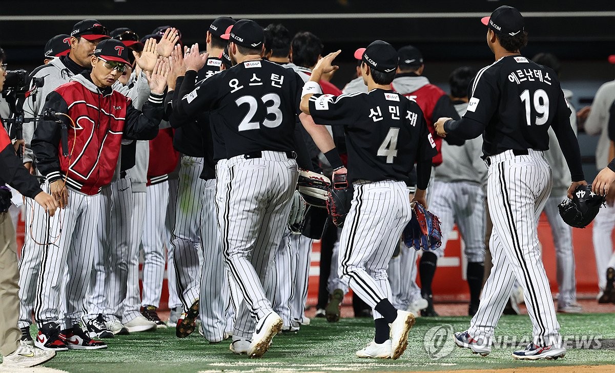 LG Twins players celebrate their 6-5 win over the KT Wiz in Game 3 of the first round in the Korea Baseball Organization postseason at KT Wiz Park in Suwon, Gyeonggi Province, on Oct. 8, 2024. (Yonhap)