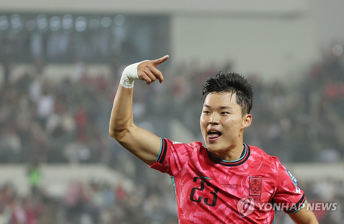 Oh Hyeon-gyu of South Korea celebrates after scoring against Iraq during the teams' Group B match in the third round of the Asian World Cup qualification at Yongin Mireu Stadium in Yongin, Gyeonggi Province, on Oct. 15, 2024. (Yonhap)