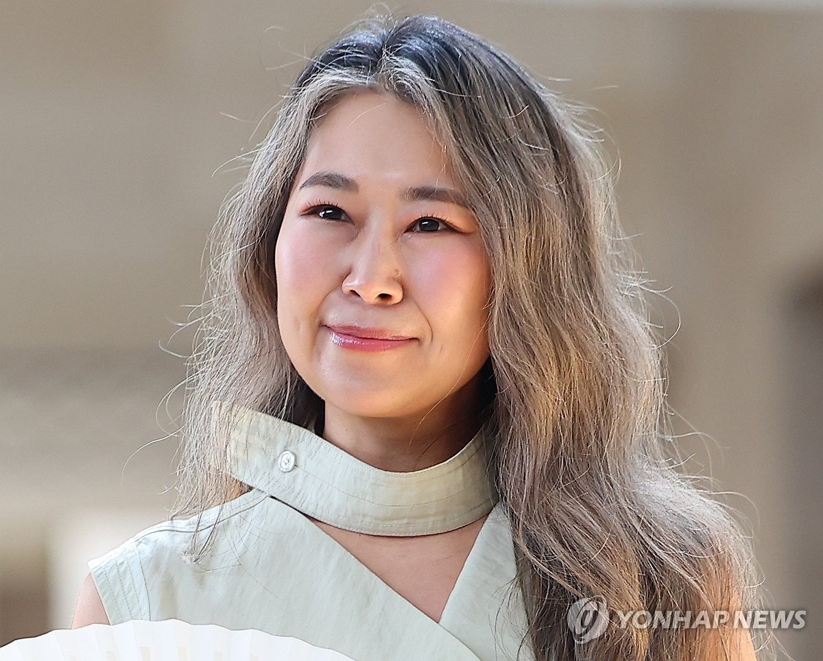 활짝 웃는 메기 강 감독