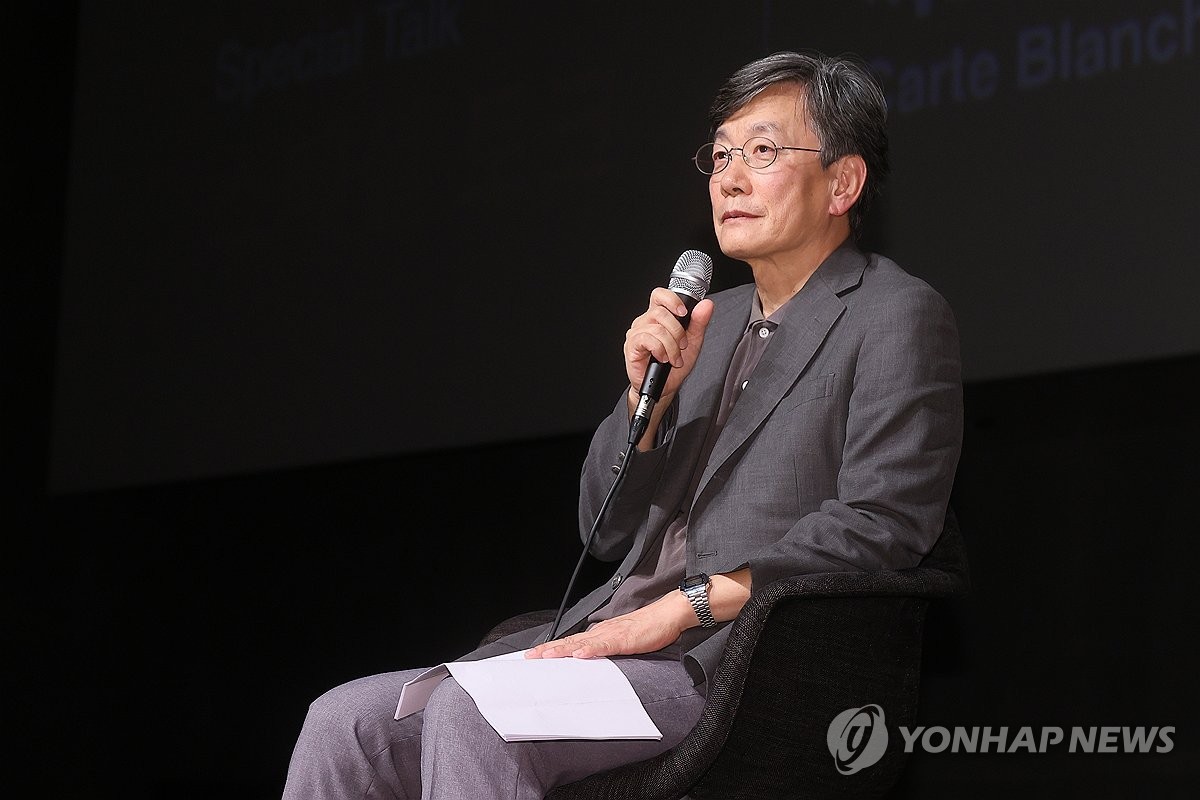 인사말하는 손석희