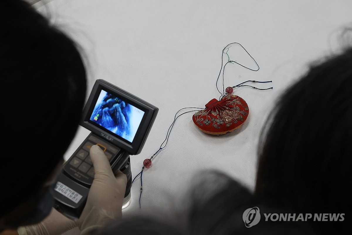 '더 정밀하게' 수장고 속 왕실 유산 심층조사