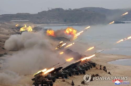 (جديد 2)الجيش الكوري الجنوبي: كوريا الشمالية تطلق صاروخين باليستيين قصيري المدي في اتجاه البحر الشرقي - 1