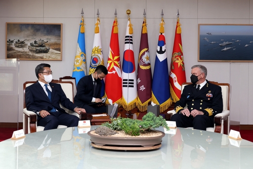 وزير الدفاع الكوري ورئيس اللجنة العسكرية للناتو يناقشان أزمة أوكرانيا والتعاون الثنائي