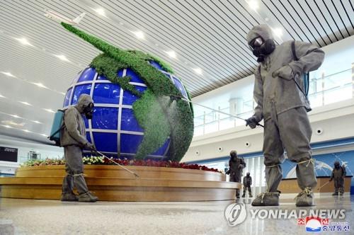 كوريا الشمالية تبلغ عن أقل من 40 ألف إصابة جديدة بالحمى يشتبه بأنها كوفيد-19