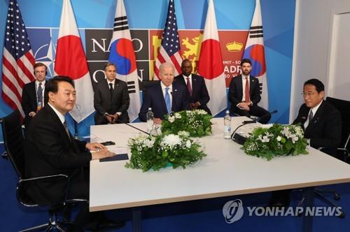 كوريا الشمالية تنتقد العلاقات الأمنية الوثيقة بين كوريا الجنوبية والولايات المتحدة واليابان