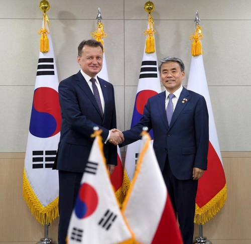 كوريا الجنوبية تنظر في إرسال ملحق عسكري إلى بولندا للتعاون في صناعة الأسلحة - 1
