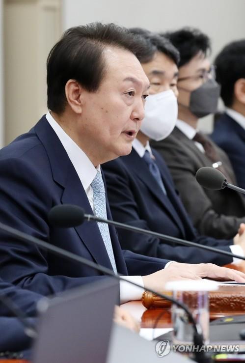 الرئيس «يون» يتعهد باتخاذ جميع الإجراءات الممكنة للتعامل مع «المطالب غير المبررة» لسائقي الشاحنات المضربين