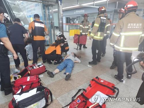 إصابة 14 شخصا في حادث انعكاس سلم متحرك في محطة «سو نيه» في «بوندانغ»‏