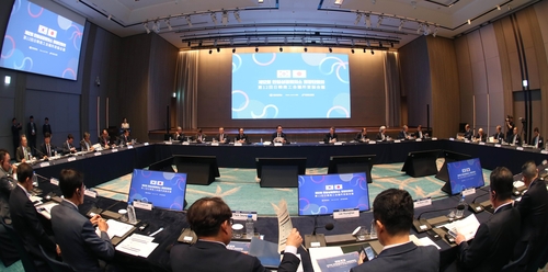 (جديد)رئيسا غرفتي التجارة الكورية واليابانية يتفقان على التعاون لدفع محاولة بوسان استضافة معرض إكسبو - 2