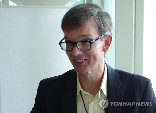 Brian Peterson, a U.S. diplomat who has recently been posted at the South Korean Ministry of Foreign Affairs, holds an interview with Yonhap News Agency on Sept. 2, 2016. (Yonhap)