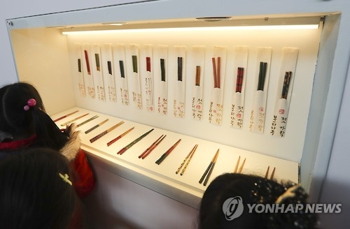 Visitors look at a display of chopsticks at an exhibition at the Chopsticks Festival in Cheongju, South Korea, on Nov. 11, 2016. (Yonhap)