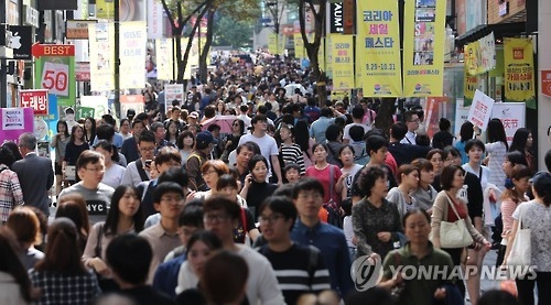 A file photo of a street in Myeongdong in downtown Seoul. (Yonhap)